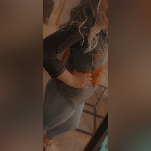 Shear Kiss Baseball Style Tee - Picture 2 of 7